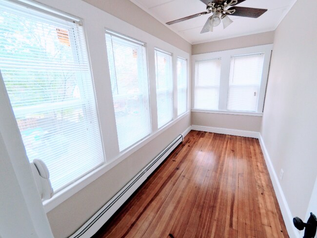 Building Photo - 862-864-864 Riverside Dr