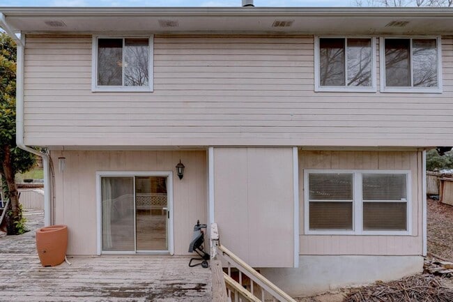 Building Photo - 1100 Silverton Ct