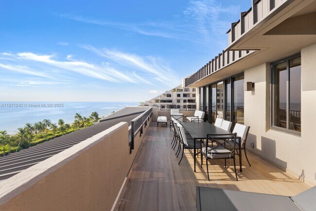 Building Photo - 251 Crandon Blvd
