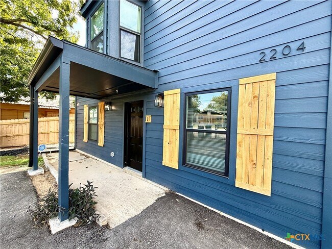 Building Photo - 2204 W San Antonio St
