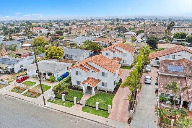 Building Photo - 1749 Dahlia Ave