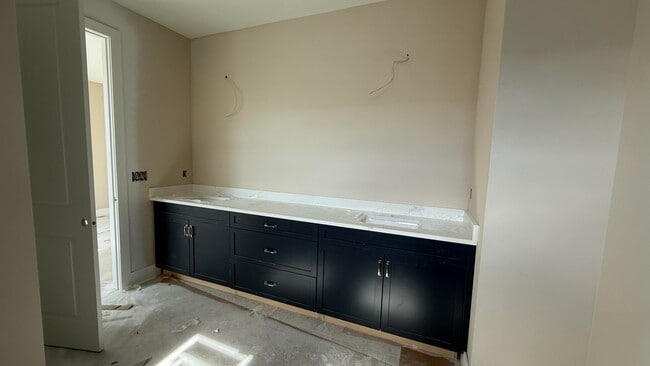 Building Photo - 10910 SW Pioneer Pkwy