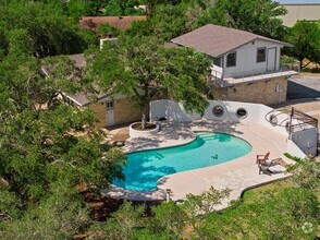 Building Photo - 3935 Lago Vista Dr