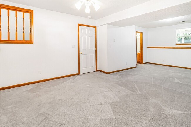 Building Photo - 3 Bedroom 2 Bath in Warrensburg