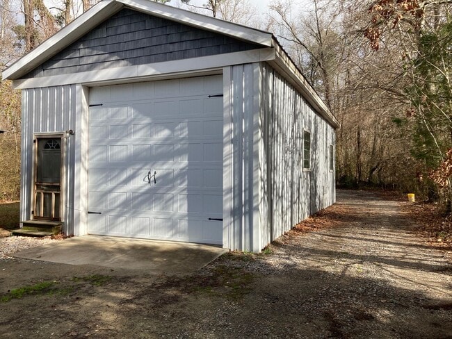 Primary Photo - Charming Country Studio