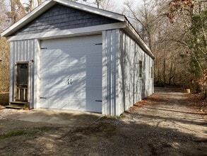 Building Photo - Charming Country Studio