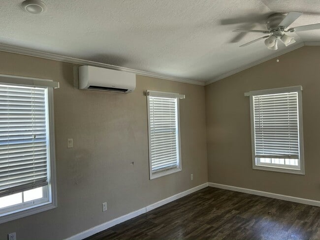 Building Photo - 6941 MacDonald Ct