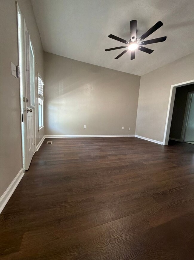 Building Photo - 2515 Cedar Ln
