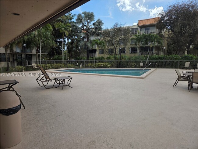 Building Photo - 13020 SW 92nd Ave