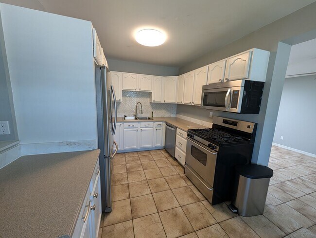 Building Photo - 3 Bedroom 2.5 Bathroom Cavalier Palms House
