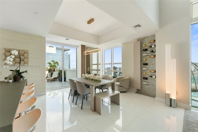 Building Photo - 950 Brickell Bay Dr