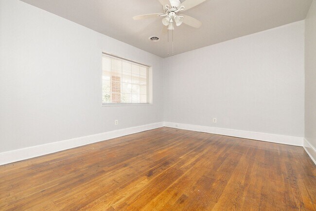 Building Photo - 103/105 Indiana Ln
