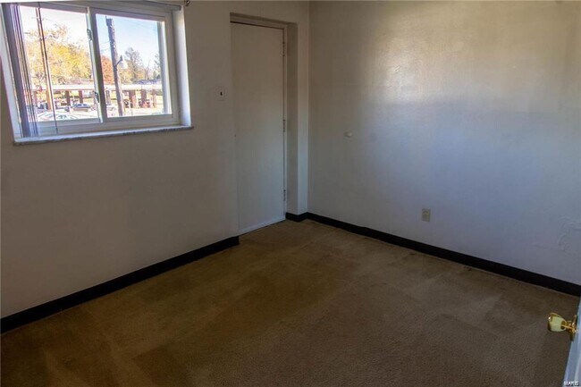 Building Photo - Walton