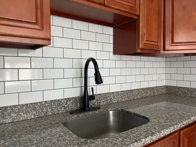 Building Photo - 614 Borbeck Ave