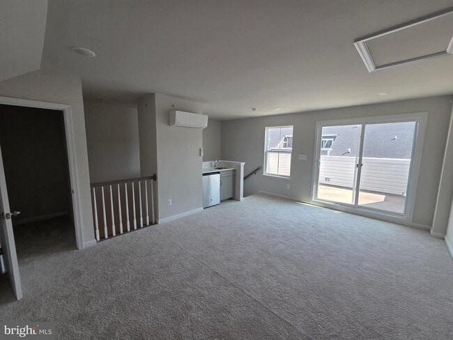 Building Photo - 2558 Hopton Ln