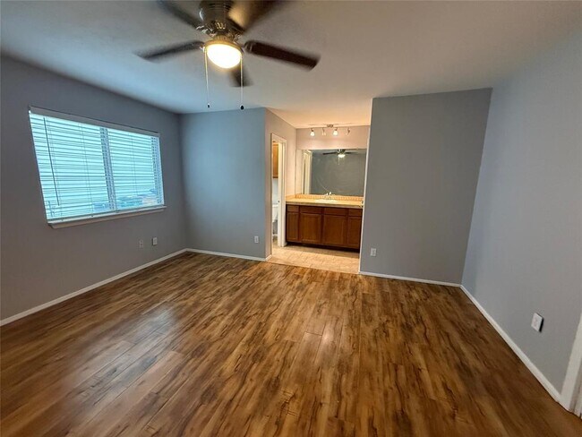 Building Photo - 2811 Crownspoint Dr