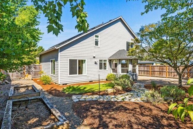 Building Photo - Month to Month Beautiful Spacious 3bed 2.5...