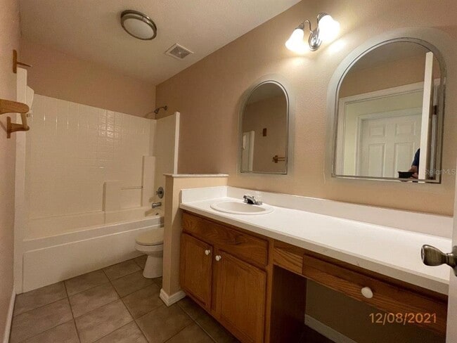 Building Photo - 551 Farmingham Ct