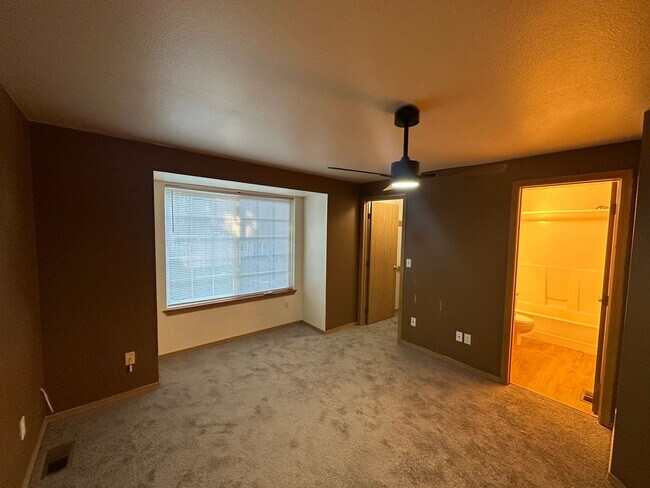 Building Photo - Beautiful 3-Bedroom Home in Gated Clearwood Community!