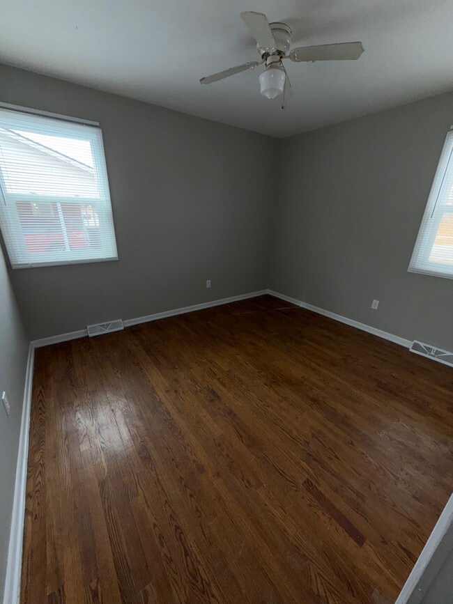 Building Photo - 732 E Culton St