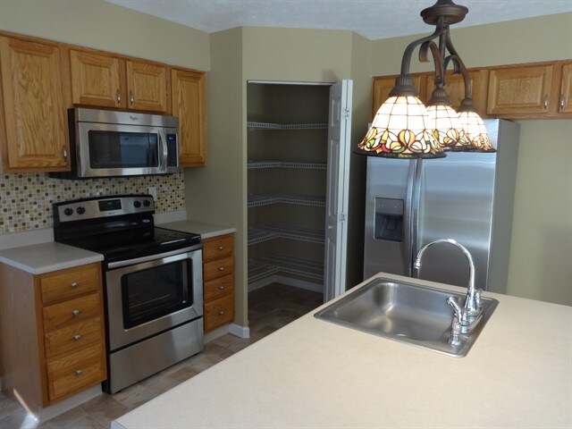 Building Photo - 2098 Stone Valley Pl