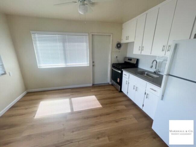 Building Photo - NEW LISTING! REMODELED 2BR/1BA IN CORTE MADERA W/ PARKING, NEW FLOORING, UPD. BATHROOM,