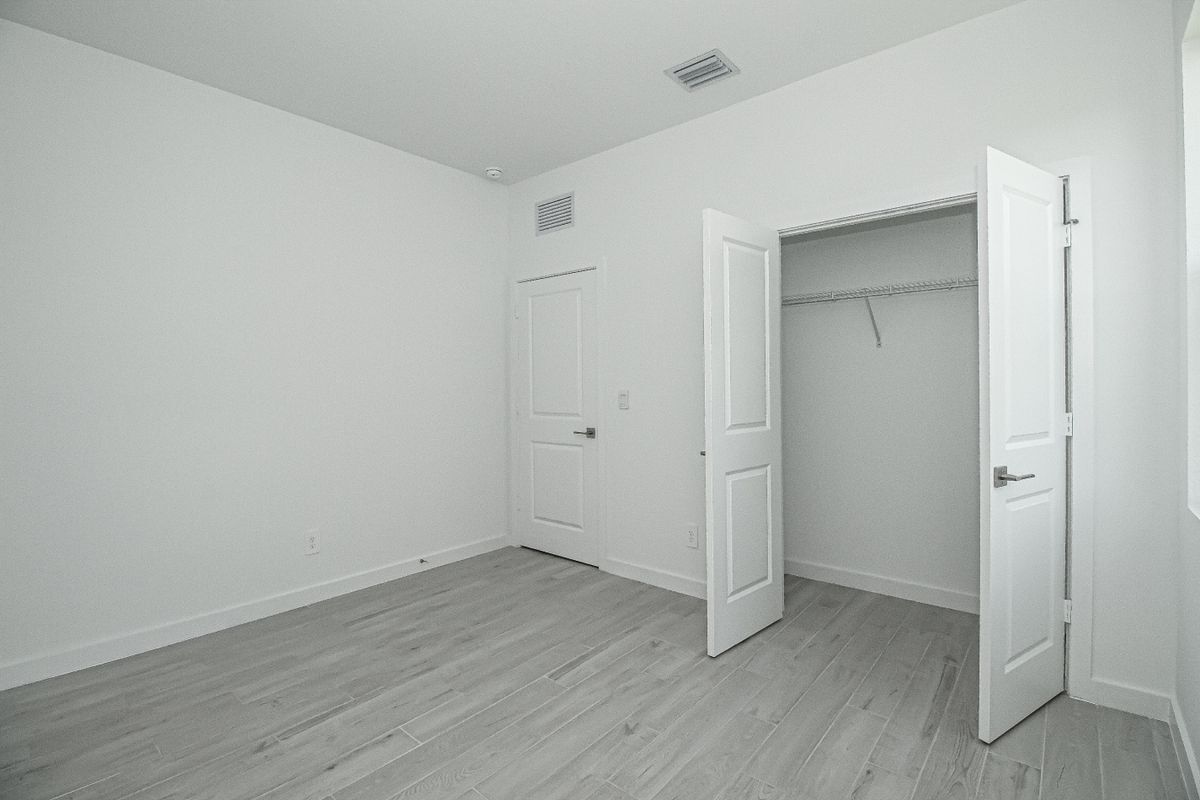 Building Photo - 5929 SE Sky Blue Cir