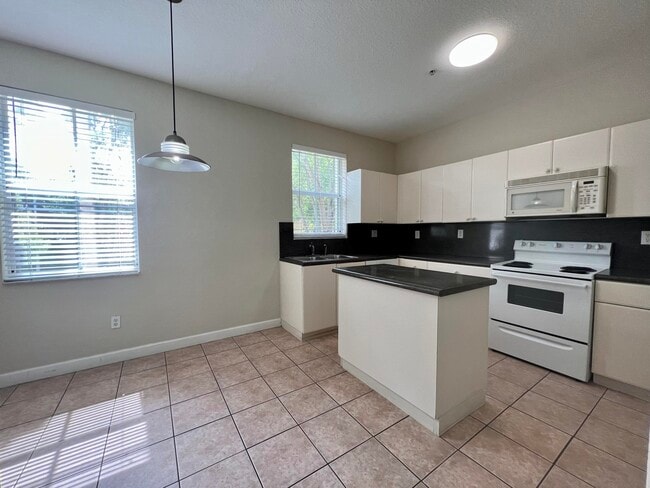 Building Photo - 3507 Shoma Dr