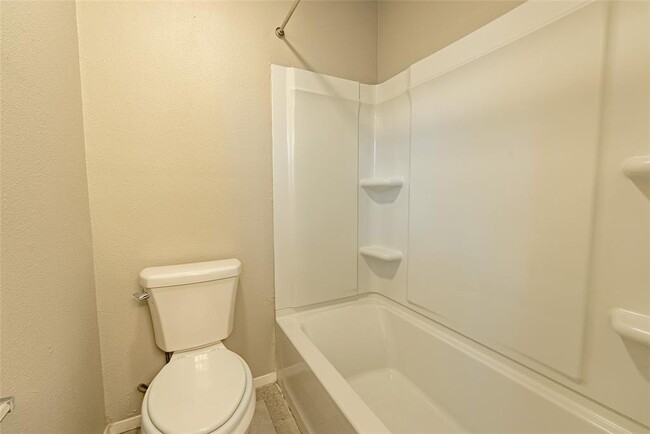 Building Photo - 2105 N Cannes Dr