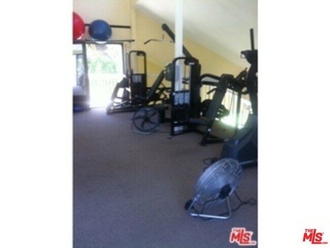 Building Photo - 1337 Avenida de Cortez