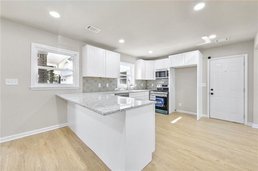 Building Photo - 1963 Shepherd Cir SW