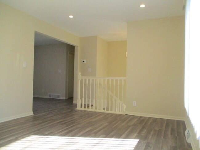 Building Photo - 514 Iona Ln