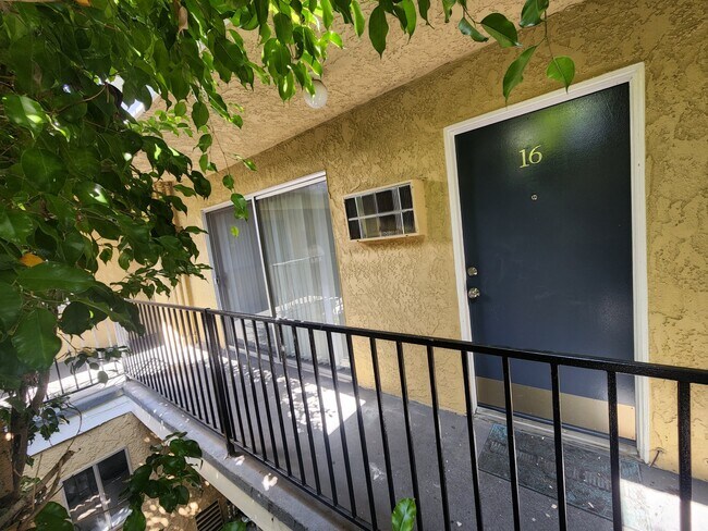 Building Photo - 12745 Vanowen St