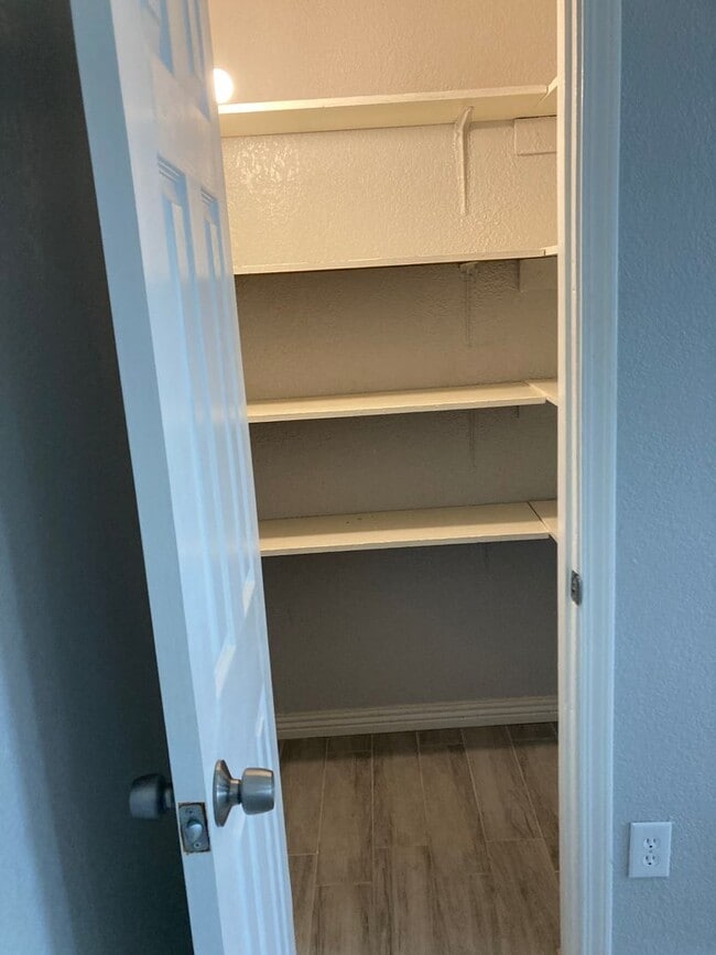 Building Photo - Updated House