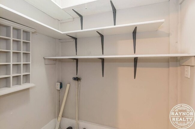 Building Photo - 223 S Main St