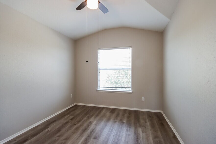 Building Photo - 8715 Sunset Pond Dr