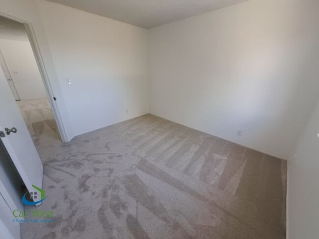Building Photo - $2995 - Cozy 2/1 in the heart of Downtown ...
