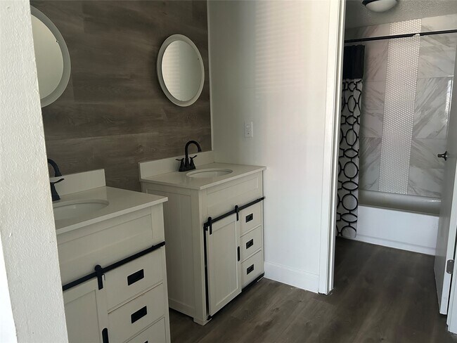 Building Photo - 6119 Dryad Dr