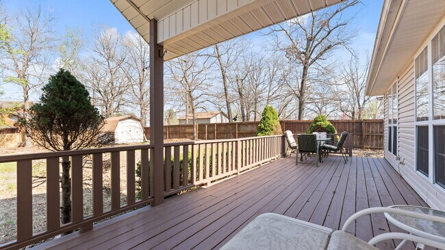 Building Photo - "Lovely 3-Bed Home with Granite Kitchen & ...