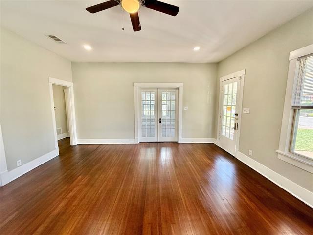 Building Photo - 1201 E Lamar St