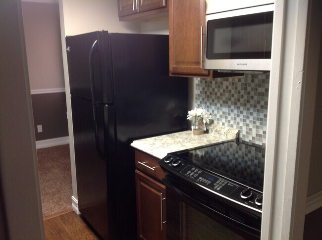 Kitchen - 2366 E Mall Dr