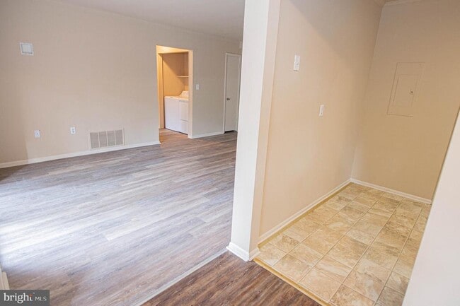 Building Photo - 804 College Ln