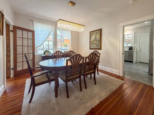 Building Photo - Luxury Historic Home Near UF | Fully Renovated 3BR/2BA with Private Yard & Premium Finishes