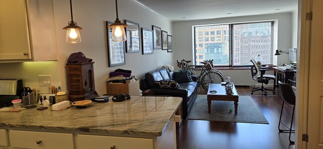 Building Photo - 65 E India Row