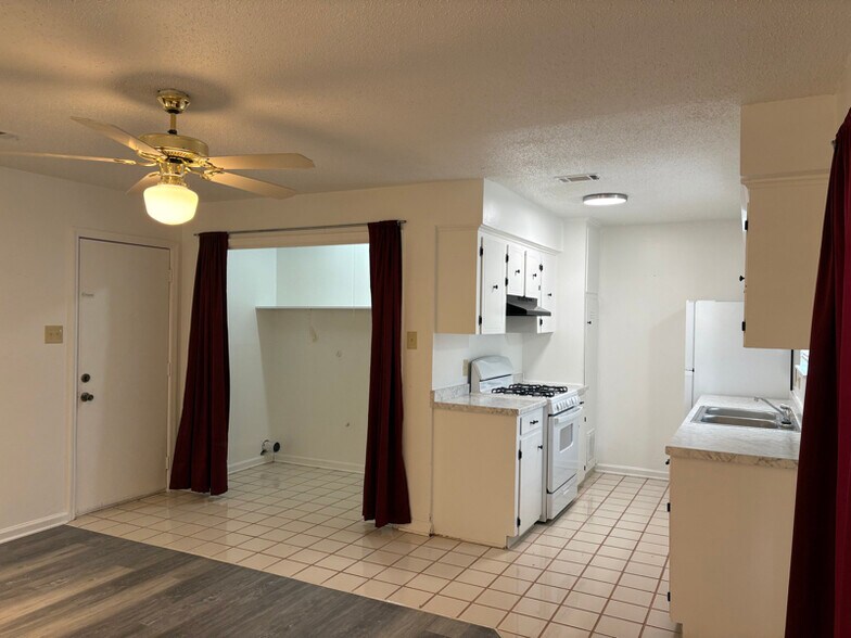 Building Photo - 232 Hilda St