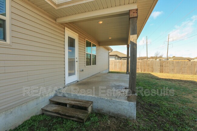 Building Photo - 2101 E Endura Pk Dr