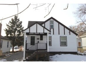 Building Photo - Charming 1 Bed / 1 Bath Duplex  Dog-Friend...