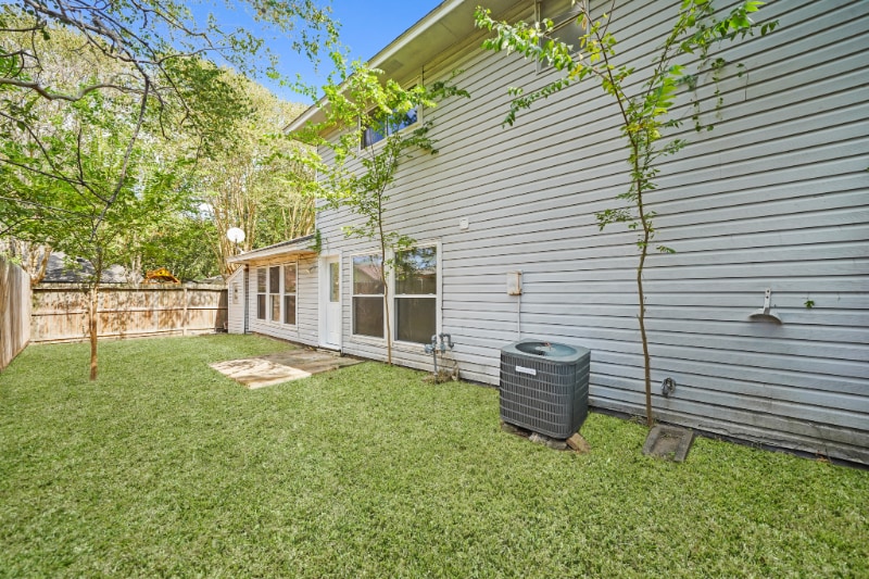 Building Photo - 10814 Sugar Hill Dr