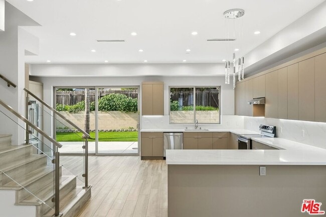 Building Photo - 6717 Sunnyslope Ave