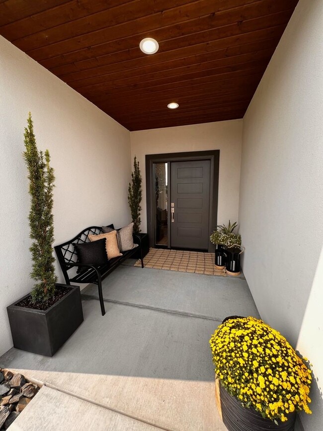 Building Photo - Brand New Luxury Home in Gated Community - Furnished Option Available